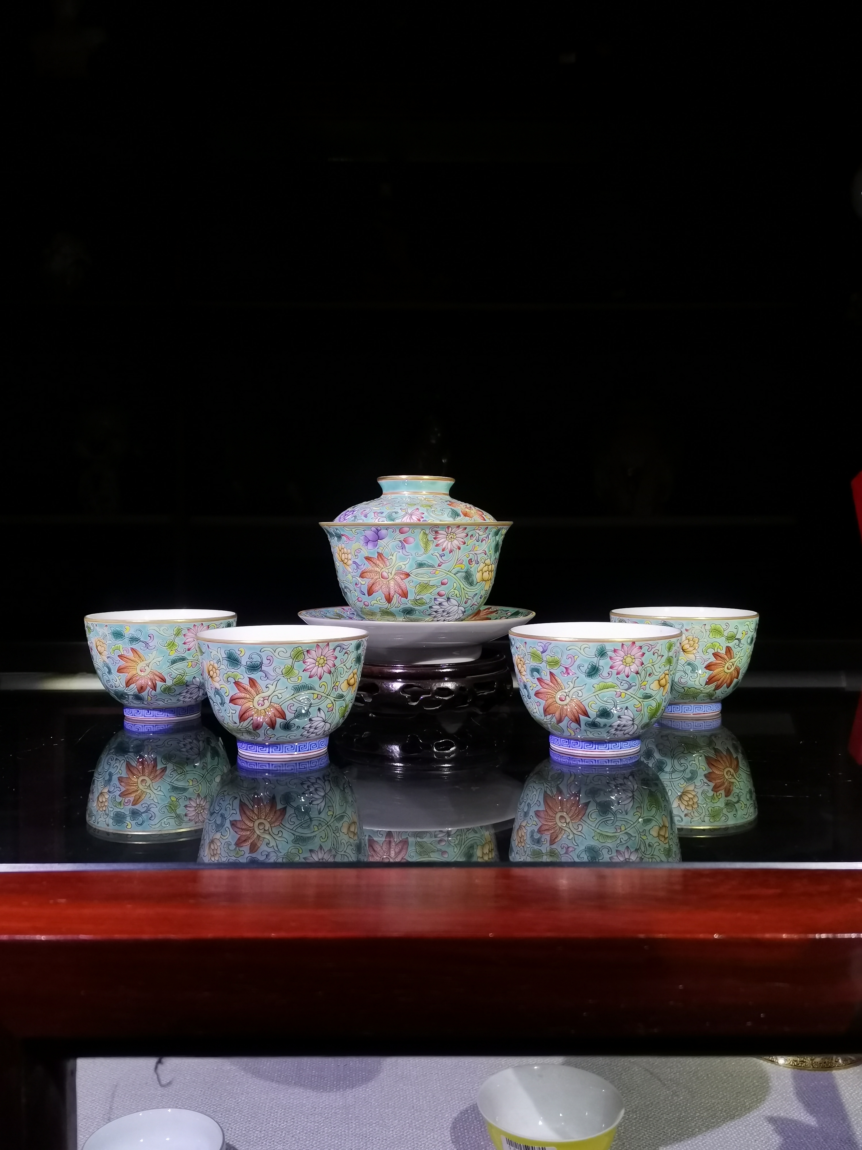 翡翠地滿工穿枝蓮茶具套組